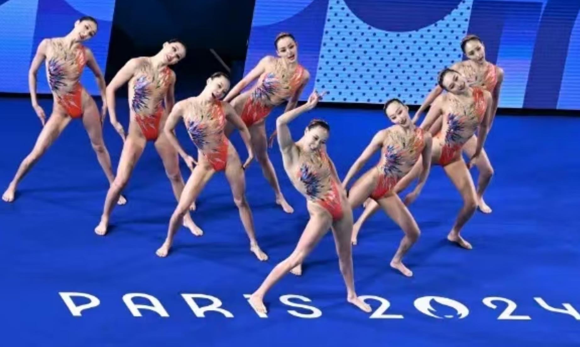 这才是LOL的唯一YYDS！Faker主场官宣续约四年，Uzi退役太早了